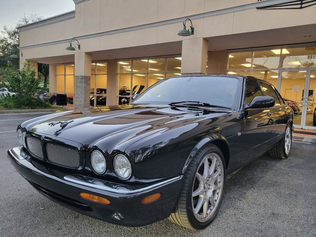 Used 2002 Jaguar XJ8 RWD image 12
