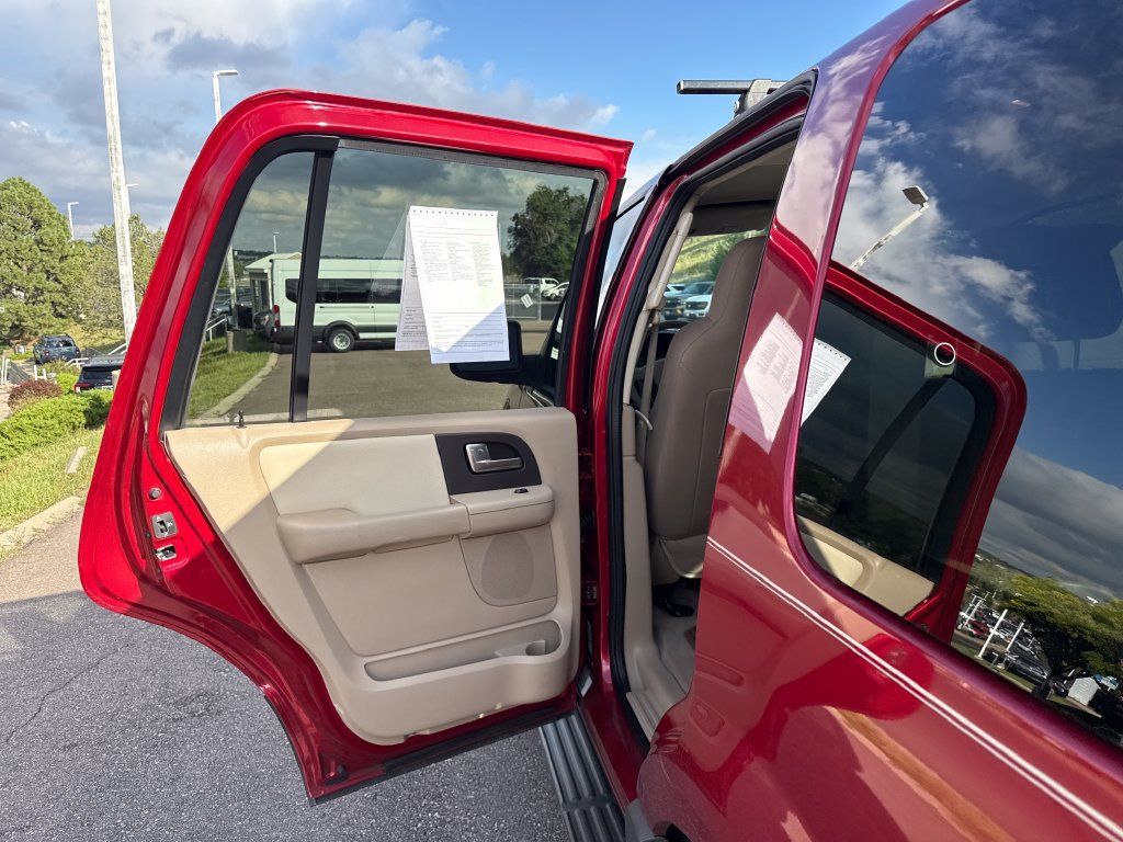 Used 2004 Ford Expedition XLT AWD/4WD image 17
