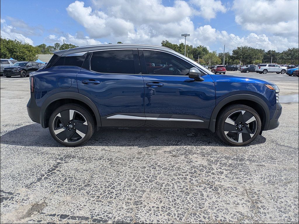 Used 2025 Nissan Kicks SR FWD image 3
