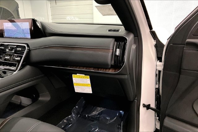 New 2026 Nissan Armada SL w/ Captain's Chari Seat Package AWD/4WD image 38