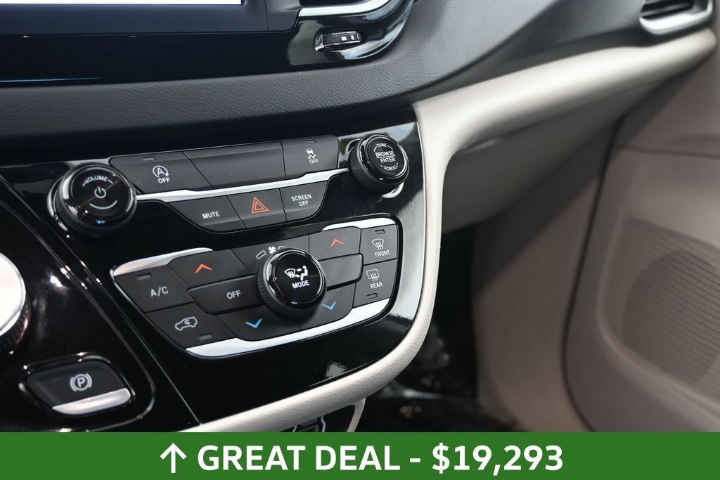 Used 2023 Chrysler Voyager LX FWD image 25