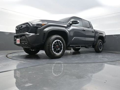 Used 2025 Toyota Tacoma TRD Off-Road w/ TRD Off Road Upgrade Package image 32