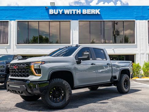 Used 2025 Chevrolet Silverado 2500 ZR2 w/ Technology Package AWD/4WD image 1