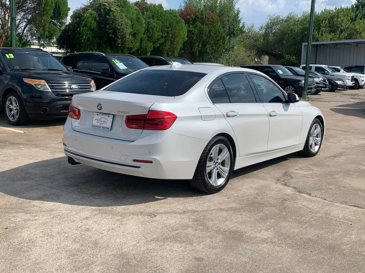Used 2017 BMW 330i Sedan RWD image 7