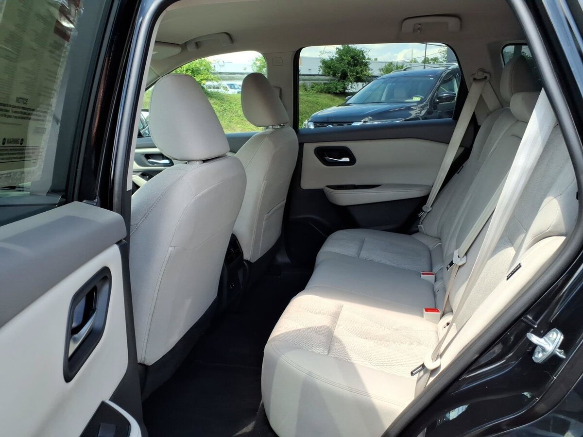 Used 2025 Nissan Rogue SV AWD/4WD image 16