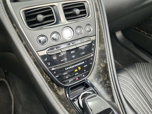 Used 2019 Aston Martin DB11 Volante RWD image 33