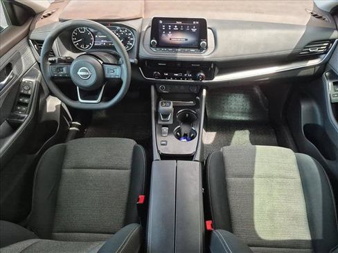 Used 2022 Nissan Rogue SV FWD image 17