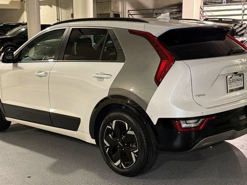 Certified 2023 Kia Niro Wave FWD image 3