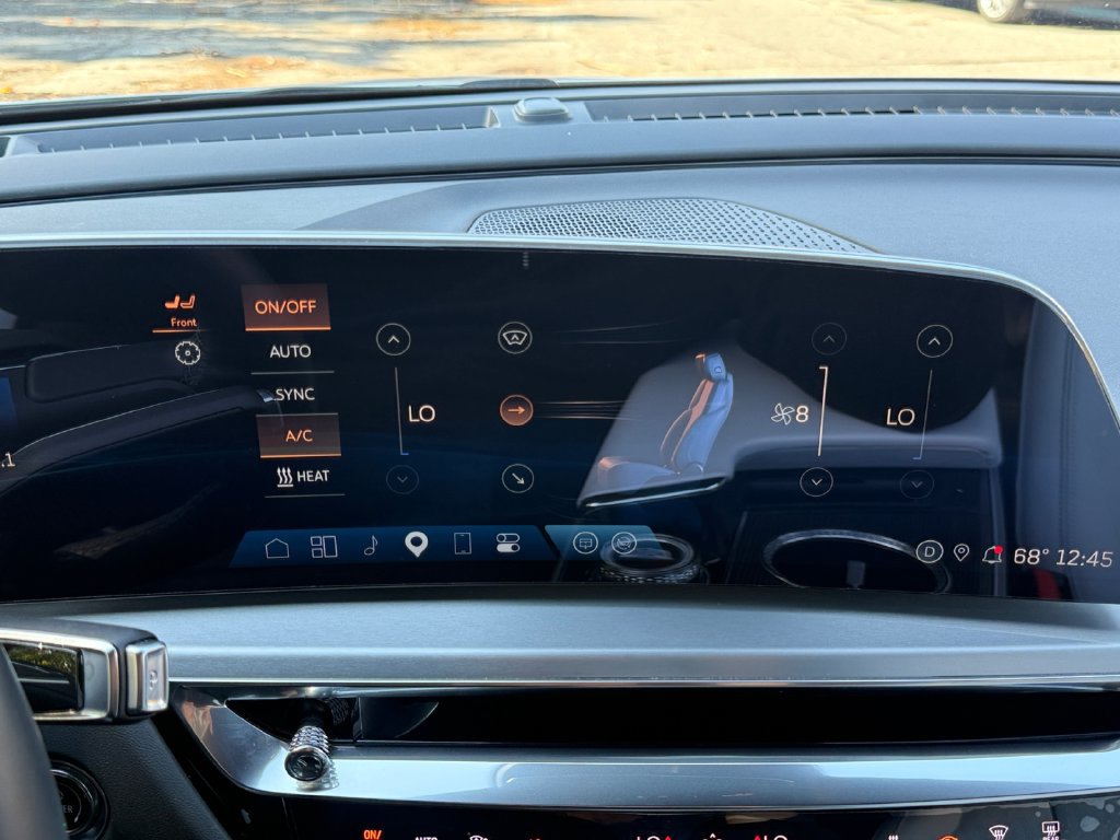 Used 2024 Cadillac Lyriq Luxury RWD image 16
