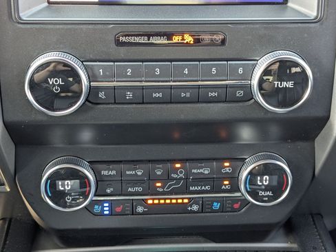 Used 2020 Ford Expedition XLT w/ Equipment Group 202A AWD/4WD image 28