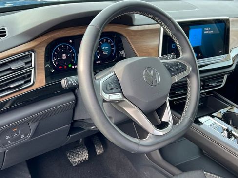 Certified 2025 Volkswagen Atlas SE image 20