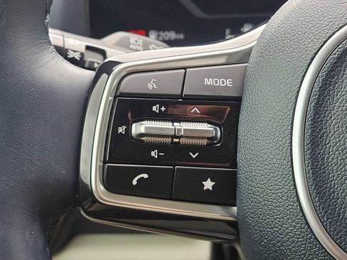 Certified 2025 Kia Carnival SX Prestige FWD image 11