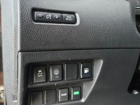 Used 2019 Nissan Rogue S FWD image 23