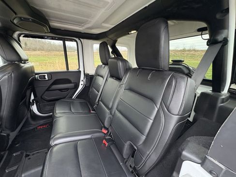 Used 2021 Jeep Wrangler Unlimited Sahara image 25