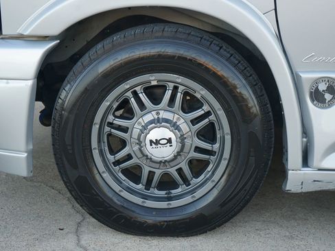 Used 2016 Chevrolet Express 2500 Extended image 14