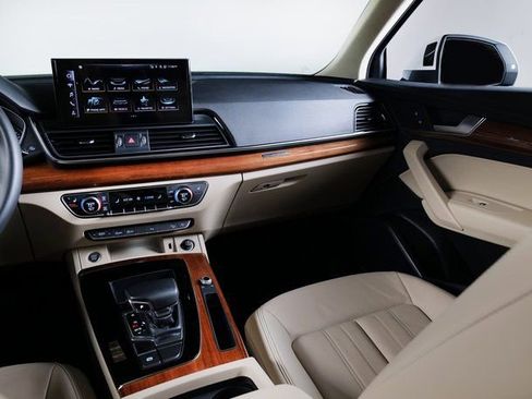 Certified 2023 Audi Q5 2.0T Premium w/ Convenience Package image 17