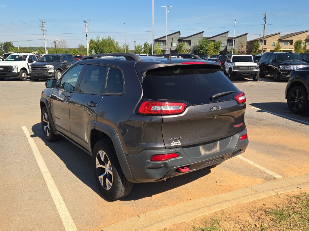 Used 2018 Jeep Cherokee Trailhawk AWD/4WD image 2