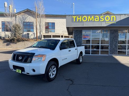 Used 2014 Nissan Titan SV image 2