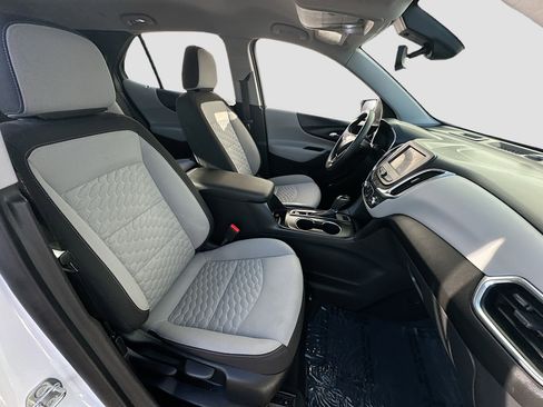 Used 2020 Chevrolet Equinox LS image 30
