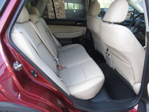 Used 2017 Subaru Outback 2.5i Limited AWD/4WD image 7