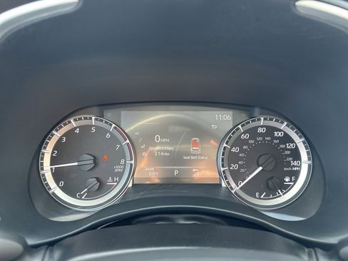 Used 2023 Toyota Highlander L image 2