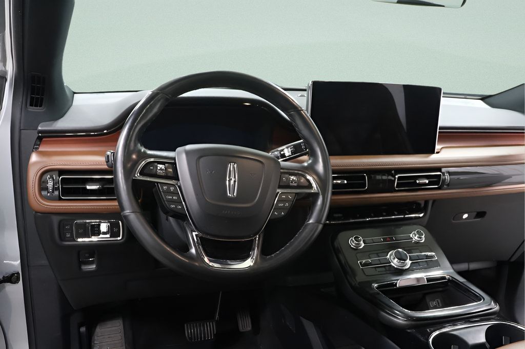 Used 2023 Lincoln Nautilus Reserve AWD/4WD image 6