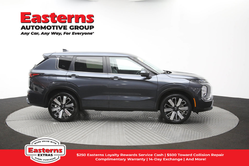 Used 2025 Mitsubishi Outlander SE FWD image 47