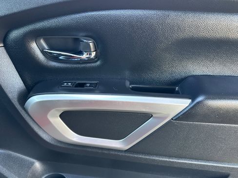 Used 2022 Nissan Titan SV image 20