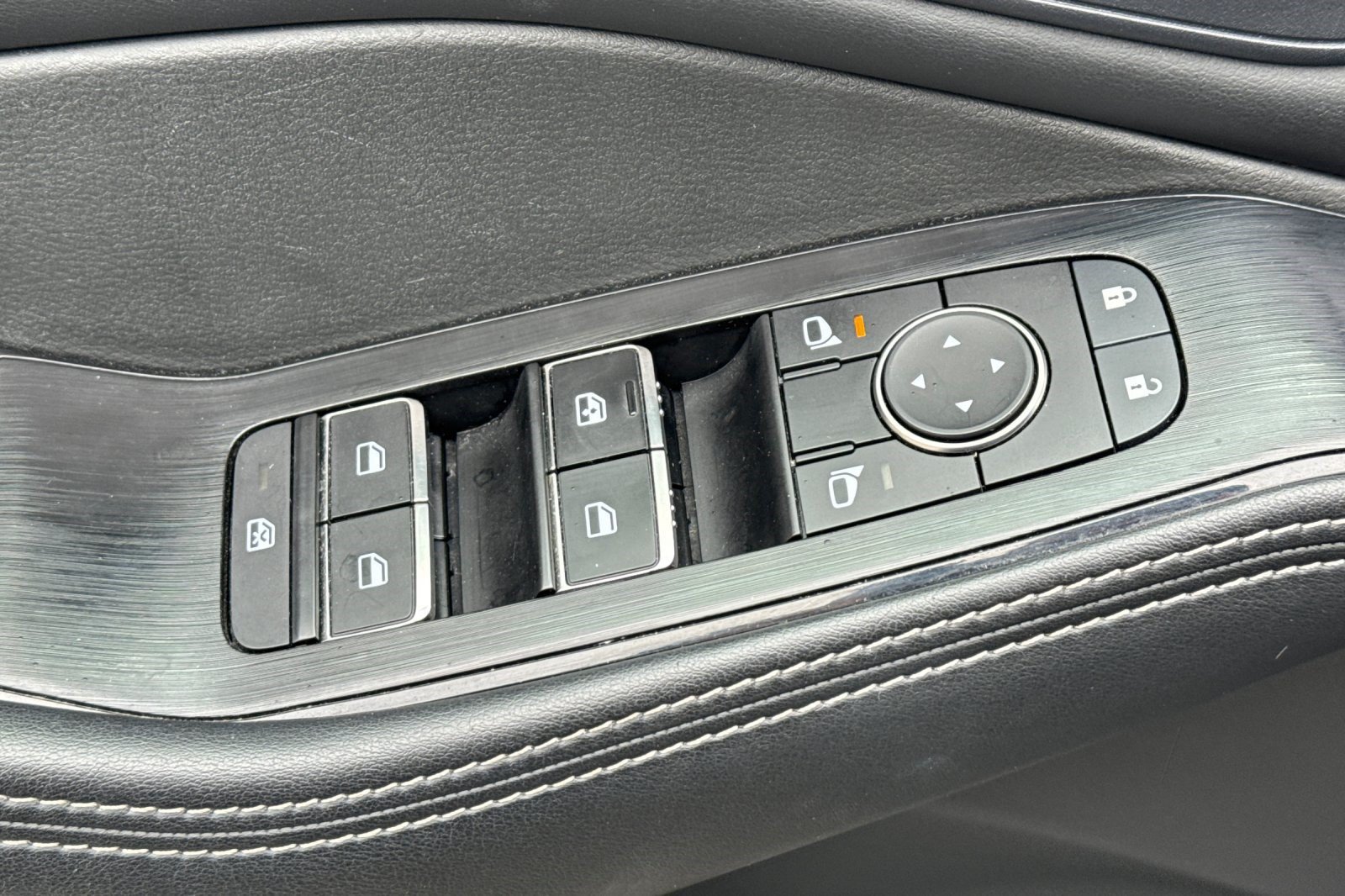 Used 2023 Nissan Rogue SL AWD/4WD image 14