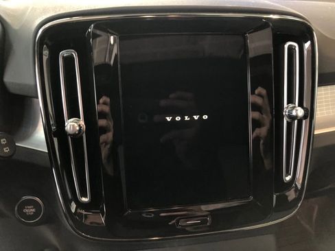 Used 2025 Volvo XC40 B5 Core w/ Protection Package Premier image 22