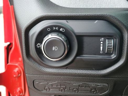 Used 2025 Jeep Wrangler Sport image 27