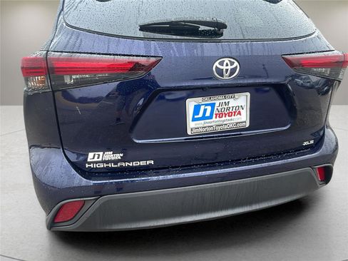 Used 2025 Toyota Highlander XLE image 12