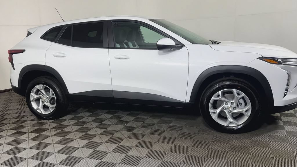 New 2026 Chevrolet Trax LS w/ LS Convenience Package FWD image 2