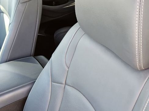 Used 2023 Buick Enclave Essence image 24