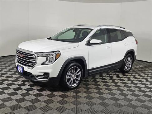 Used 2024 GMC Terrain SLT image 9