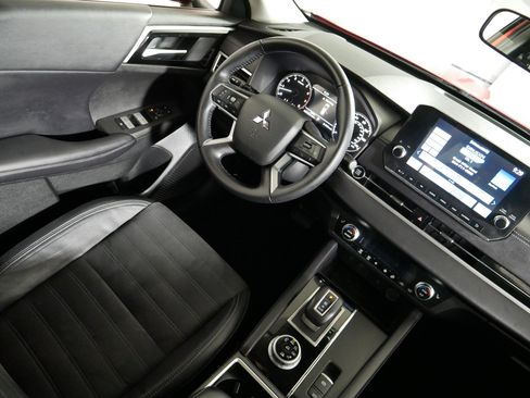 Used 2022 Mitsubishi Outlander SE AWD/4WD image 9