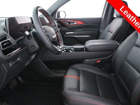 Used 2025 Chevrolet Traverse RS w/ LPO, Floor Liner Package AWD/4WD image 17