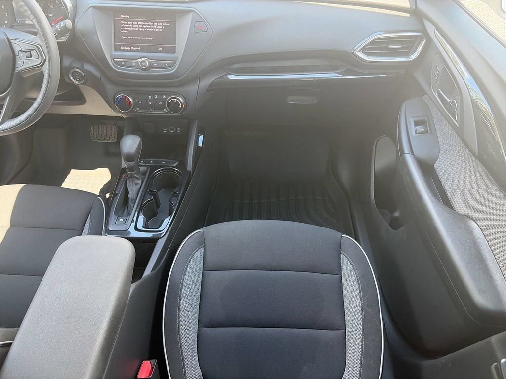 Used 2023 Chevrolet TrailBlazer LT FWD image 12