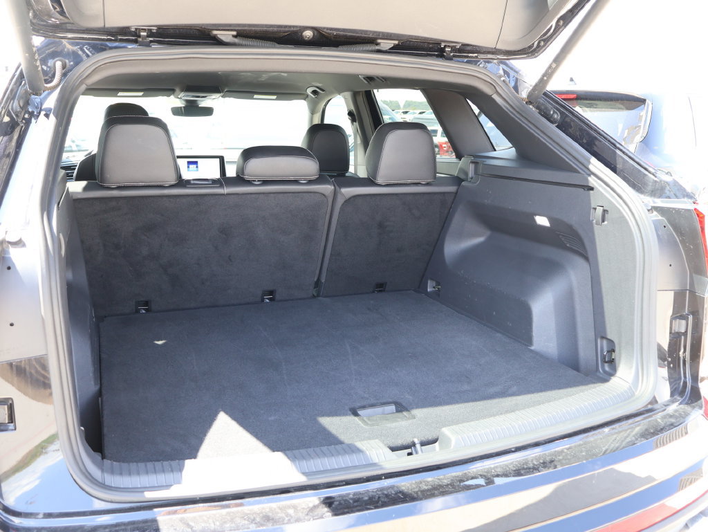 Used 2025 Volkswagen Atlas Cross Sport SE FWD image 14