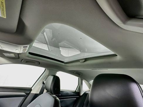 Used 2025 Volkswagen Jetta SE w/ Sunroof Package FWD image 21