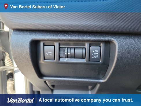 Used 2025 Subaru Forester Premium AWD/4WD image 16