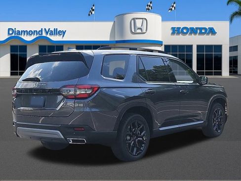 New 2025 Honda Pilot Touring image 2
