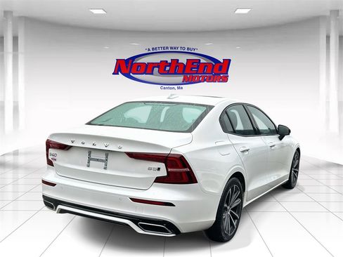 Used 2022 Volvo S60 B5 Inscription image 3
