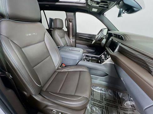 Certified 2024 GMC Yukon Denali w/ Denali Reserve Package AWD/4WD image 31