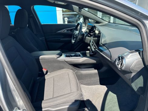 Used 2025 Chevrolet Equinox EV LT FWD image 4