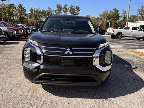 New 2026 Mitsubishi Outlander ES image 2