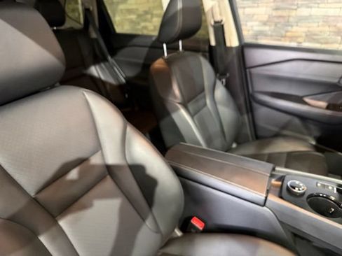 Certified 2025 Nissan Rogue SV w/ SV Premium Package AWD/4WD image 32