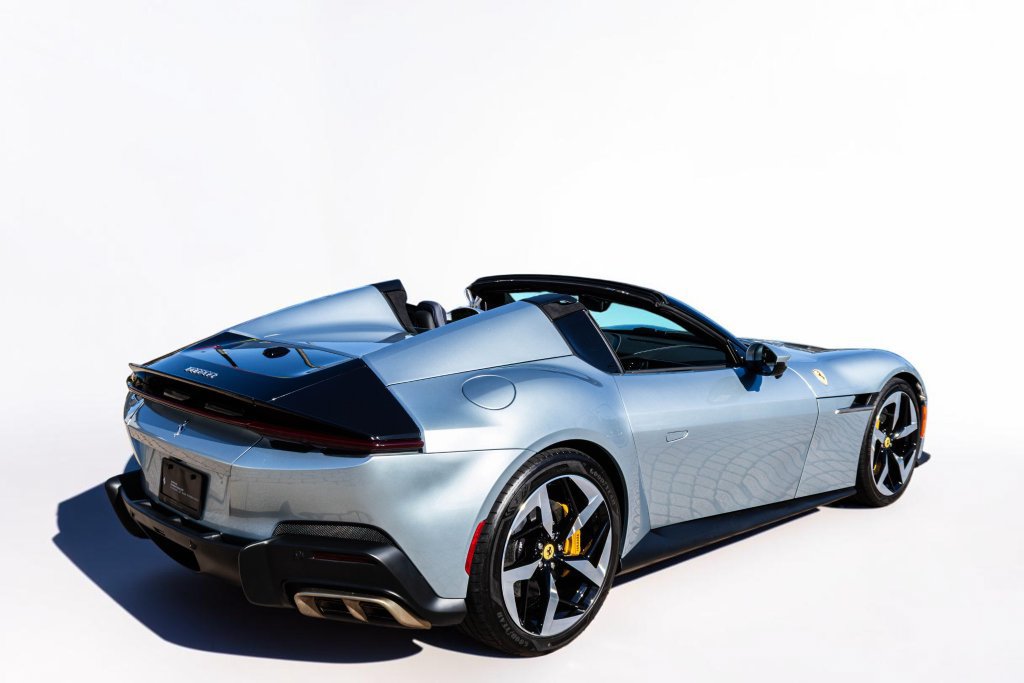 Certified 2026 Ferrari 12Cilindri Spider RWD image 2