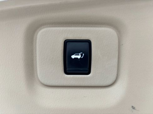 Used 2018 Nissan Pathfinder SL image 36