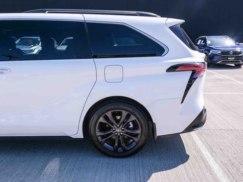 Certified 2023 Toyota Sienna XSE w/ XSE Plus Package FWD image 8